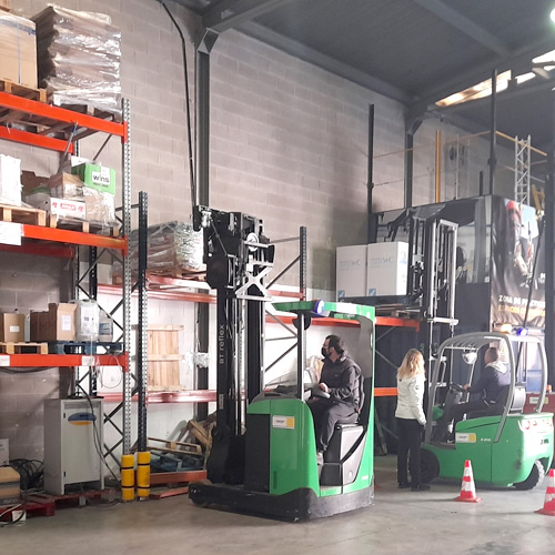 Realizando prácticas del curso de carretillero en sevilla.