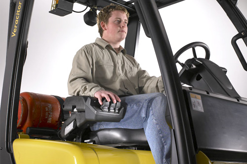 Operario en carretilla elevadora.